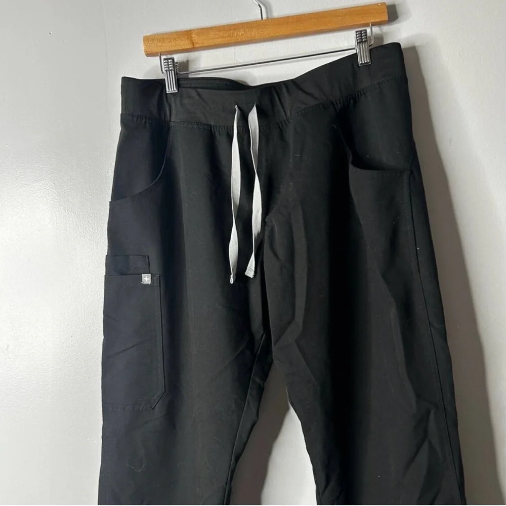 FIGS Kade Cargo Scrubs - Picture 3 of 9